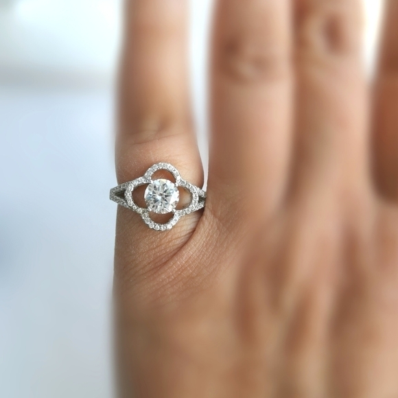 Nwt Clover Flower CZ ring size 6 in Sterling Silver - Picture 5 of 6
